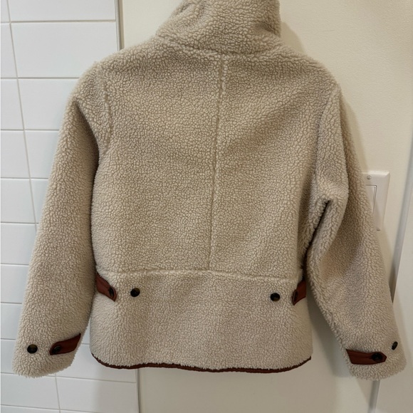 Patagonia Cream Sherpa Fleece Jacket with Brown Trim - Picture 3 of 6